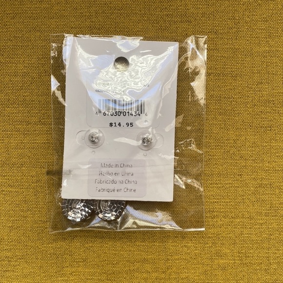 NWT/NIP David’s Bridal Glamorous Silver Teardrop Dangling Costume Drop Earrings - Picture 2 of 3